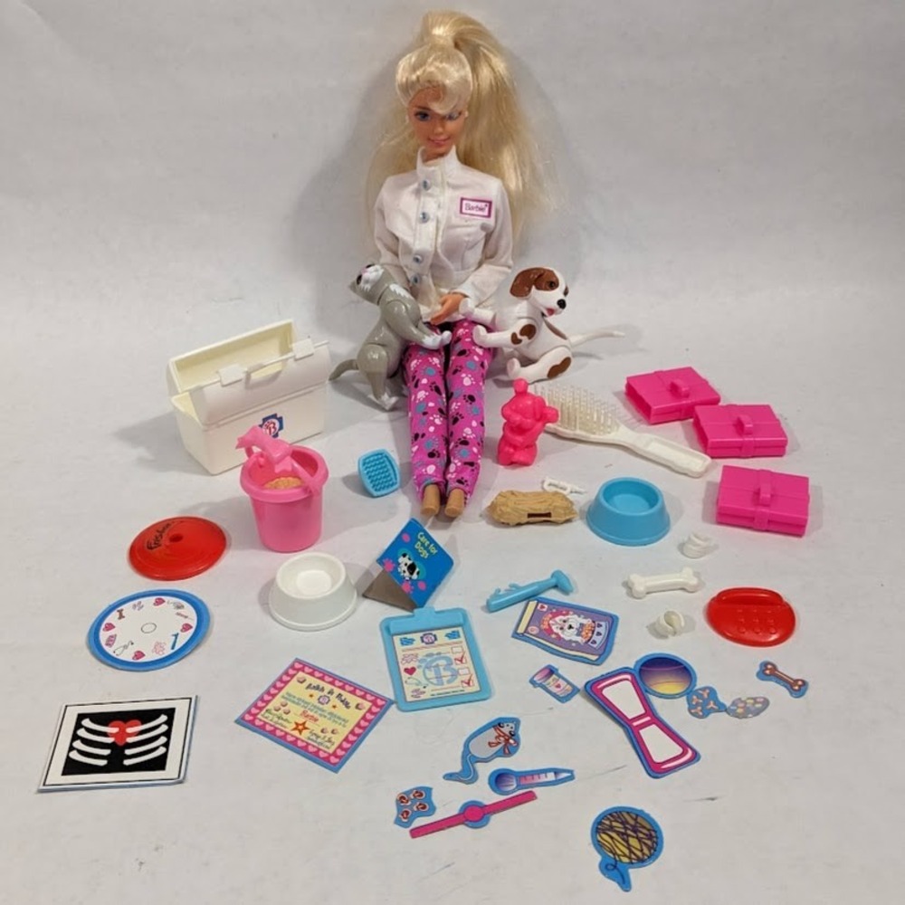 Vintage 1996 Mattel Pet Doctor Barbie Doll Playset with‎ Dog Cat and Accessories